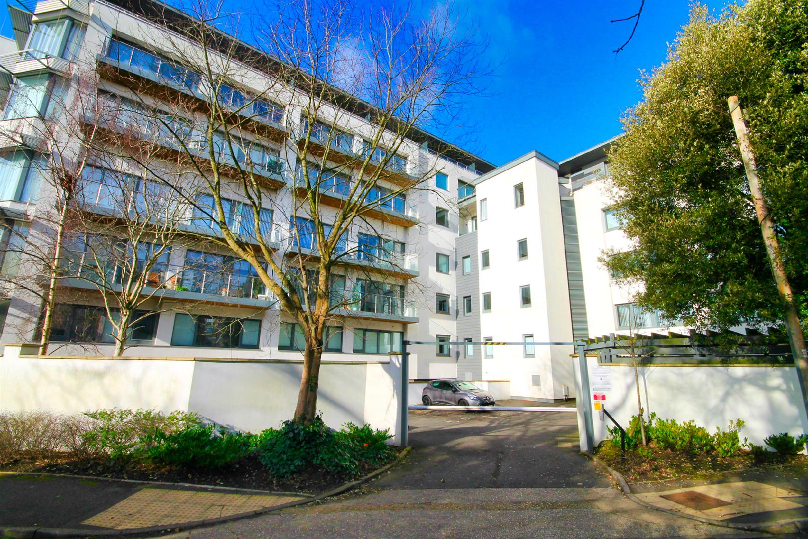 2 Bedroom Apartment Parkstone Road, Poole